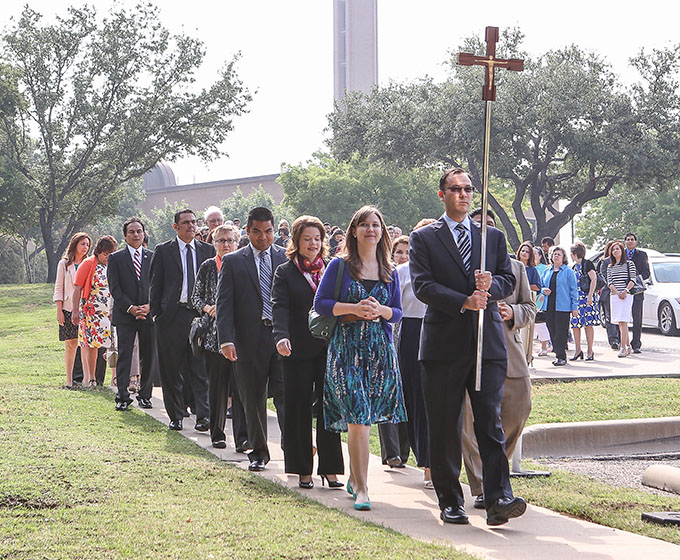 University of Dallas School of Ministry Catholic Biblical School graduates go in procession to commencement ceremonies May 18. (Don Johnson/Special Contributor)