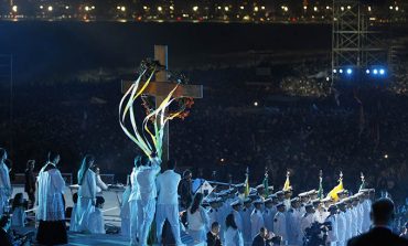 Pope prays Stations of the Cross with WYD youth