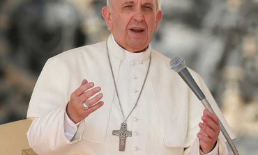 Pope: Signs of God in church are peace, joy
