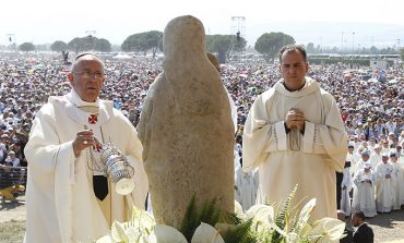 Pope Francis condemns mafia