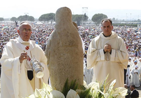 Pope Francis condemns mafia