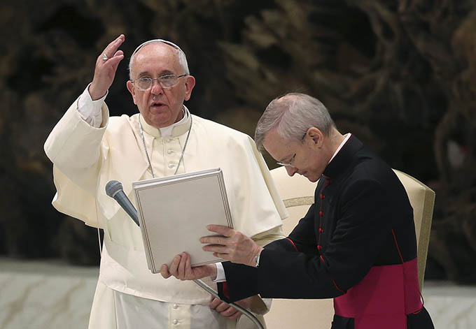 Pope Francis gives a blessing to the crowd during his weekly audience in Paul VI hall at the Vatican Aug. 20. (CNS photo/Alessandro Bianchi, Reuters)