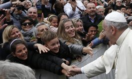 God reveals himself to humble hearts, says pope