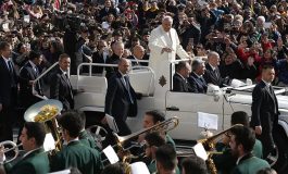 Pope: Kids need values, hope from teachers