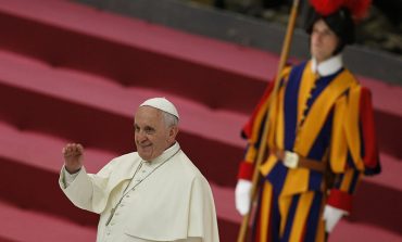 Work together to promote, defend life, pope says