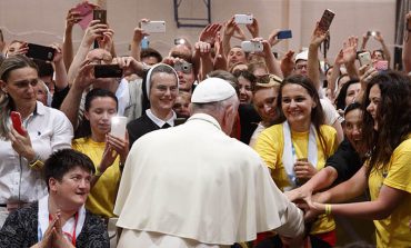 Pope offers tips to youth for living in digital world