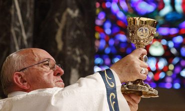 Pope challenges religious to inspire young people