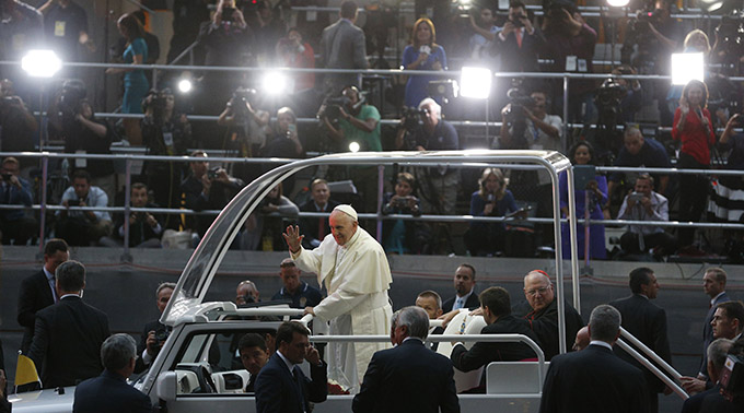 Media cover Pope Francis' arrival to celebrate vespers with priests, men and women religious in St. Patrick's Cathedral in New York Sept. 24. (CNS photo/Paul Haring)
