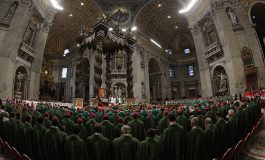 Truth, love must guide outreach to families, pope says