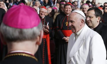 Use wealth, power for common good, pope says