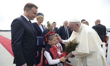 God shows his greatness in humility, pope says