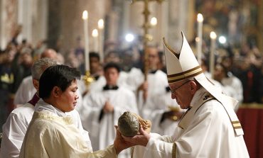 World must welcome prince of peace, pope says