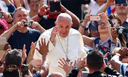 Mary teaches people to hope, pope says