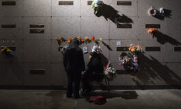 Cerca de la tumba y del corazón