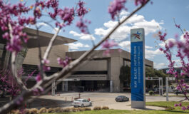 Iglesia en Dallas extiende mano a jóvenes refugiados