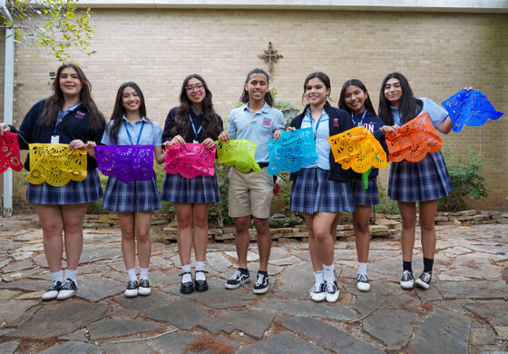 Forjando  jóvenes latinos  orgullosos de su herencia