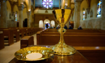 Restablecen el precepto de asistir a Misa dominical