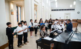 Cantando vienen con alegría