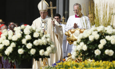 Easter shows the power of love, which renews the world, pope says