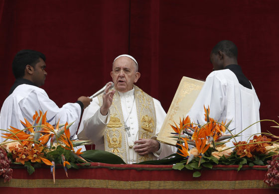 Only risen Christ can bring peace to world at war, pope says at Easter