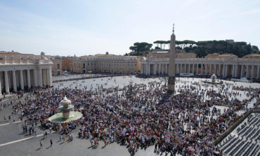 God conquers evil with love, forgiveness of sins, pope says at Angelus