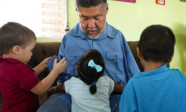 Con un mensaje de redención y esperanza