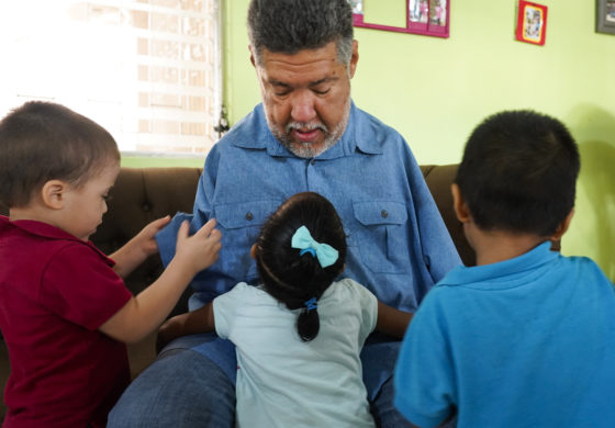 Con un mensaje de redención y esperanza