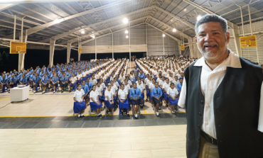 Prince of Peace community joins artist Tony Melendez on journey of hope