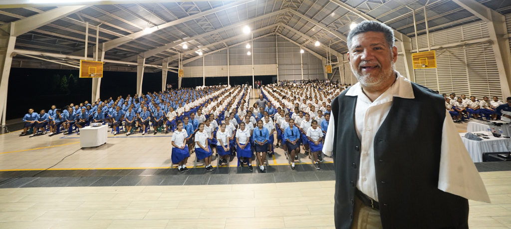 Prince of Peace community joins artist Tony Melendez on journey of hope