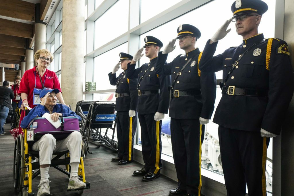 Honor Flight DFW thanks heroes