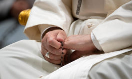 Pope urges Catholics to unite in praying rosary Thursday