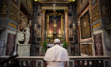 Pope makes mini-pilgrimage outside Vatican to pray for end of pandemic