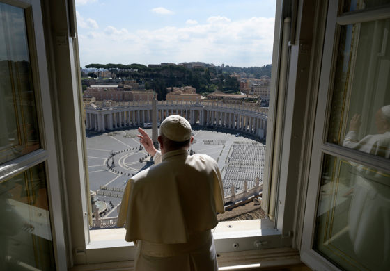 Pope prays for clergy, public service employees working during lockdown