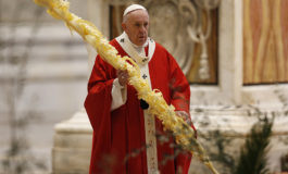 Pope on Palm Sunday: Life, measured by love, is meant to serve others
