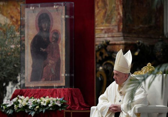 On Holy Thursday, pope thanks God for world's priests