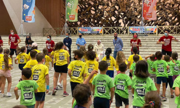 Pope makes surprise visit to summer camp for kids of Vatican employees