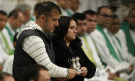 World Day of Poor initiatives adapt to pandemic, Vatican official says