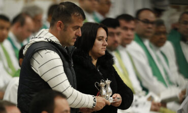 World Day of Poor initiatives adapt to pandemic, Vatican official says