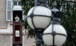 No pandemic can extinguish Christ's light, pope says at Angelus