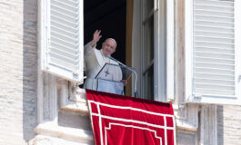 Pope thanks health care workers, urges equal access to care for all