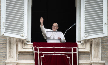 Elderly are to be valued, not discarded, pope says