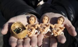 Prepare for Christmas by serving others, Pope Francis says