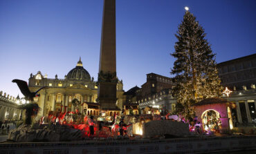At Christmas, share joy, not complaints, Pope Francis says