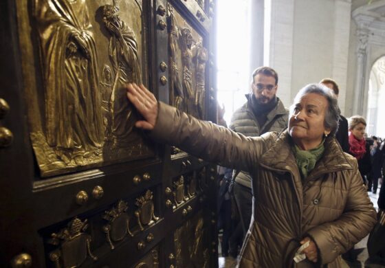 Vatican announces 'Pilgrims of Hope' as motto for Holy Year 2025