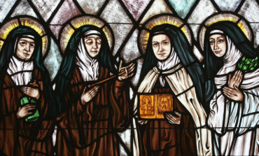 Church needs women saints, pope tells conference