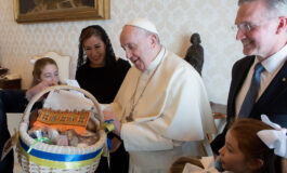 Pope blesses Easter basket symbolic of Knights' care packages for refugees