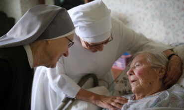 Discarding elderly a 'betrayal' of humanity, pope says