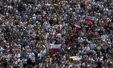 Seek nourishment, satisfaction in Eucharist, Pope Francis says