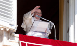Prayer revitalizes the soul, pope says at Angelus