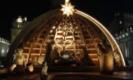 Keep the creche in Christmas, Pope Francis urges